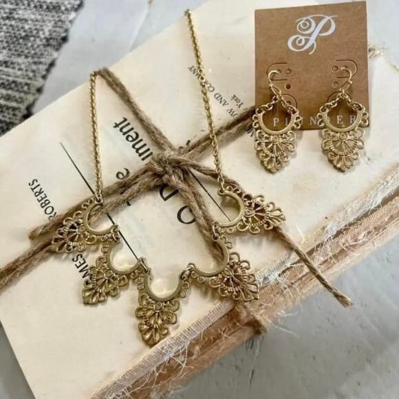 New Plunder "Ellison" Matte Gold Pedants Necklace (17.25"-20.25") - Picture 8 of 9